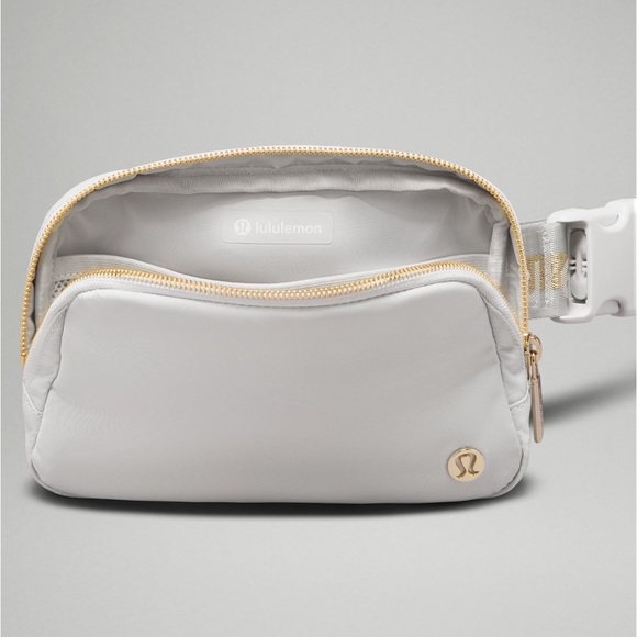Lululemon Everywhere Belt Bag 1L in vapor, white and gold color - Picture 2 of 6